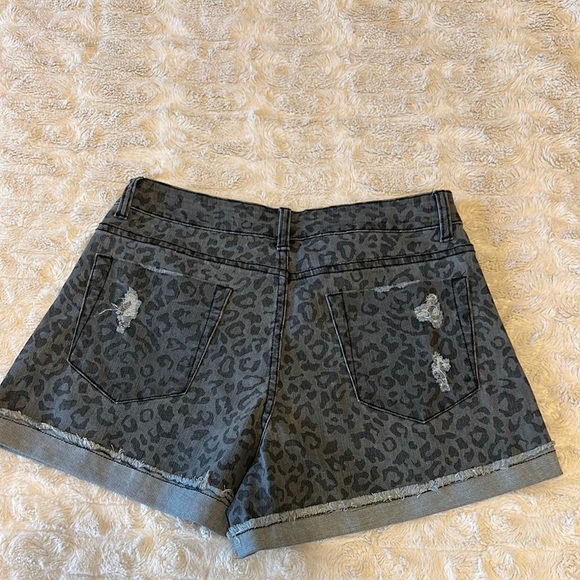 Easel Gray and Black Leopard Print Jean Shorts Distressed - Picture 5 of 5